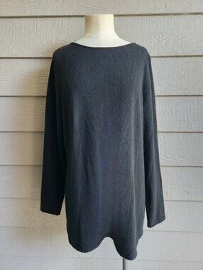 100% Australian Cashmere Plus Size Crewneck Sweater in Classic Black Size 1X